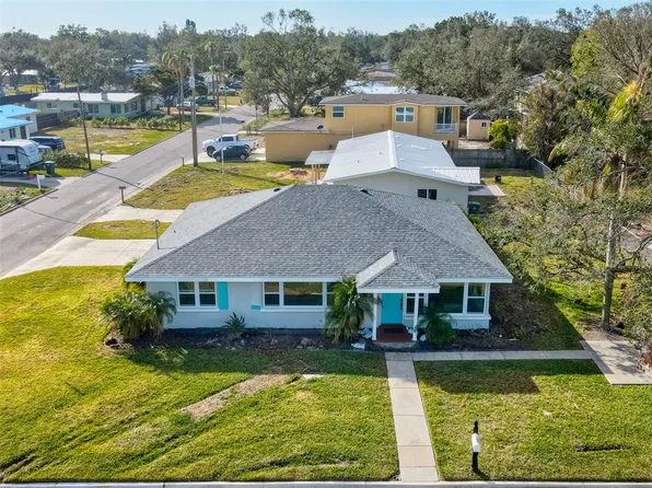 2022 Riverside Dr E, Bradenton, FL 34208