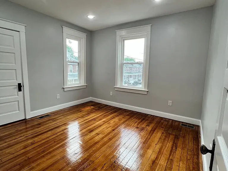 31 N Poplar St — Photo 16