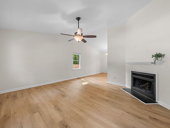 5th image of 223 Trillingham Ln