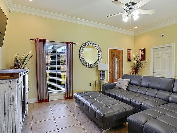 3rd image of 44413 Pecan Oaks Ave