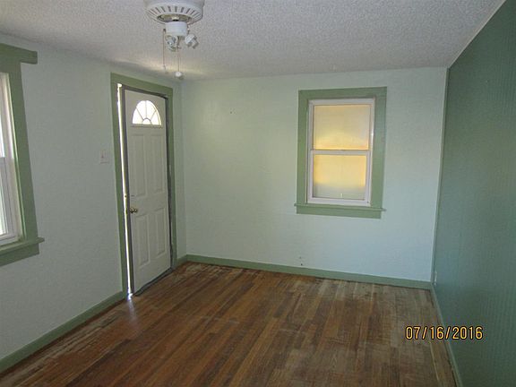 3rd image of 225 Crawford Ln