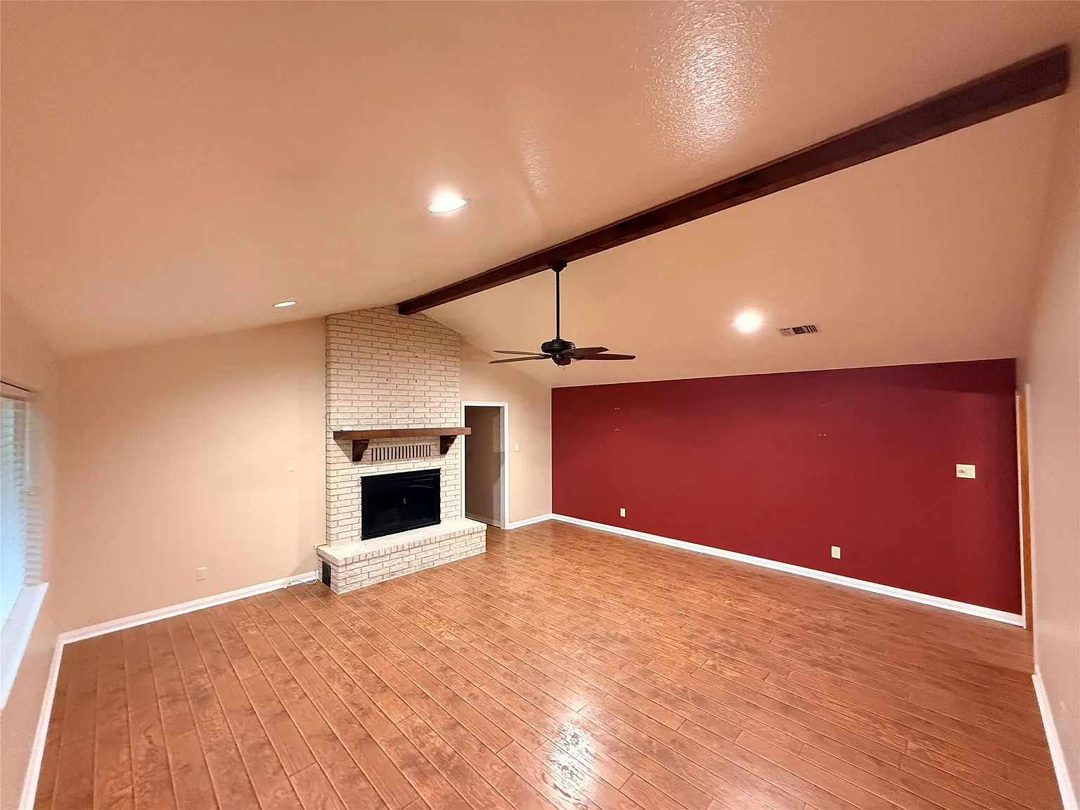 3 bed, 2.0 bath, 2095 sqft, $2,300 — Photo 2