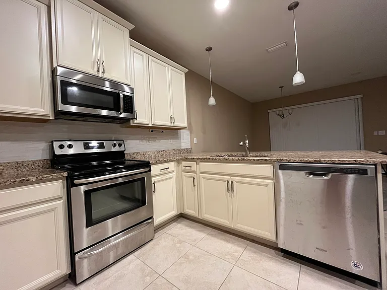 10863 Alvara Point Dr — Photo 7