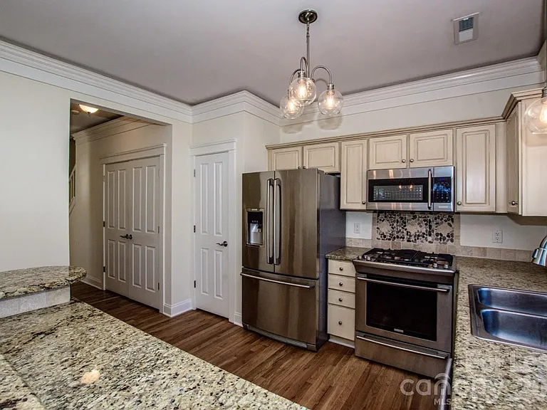 8147 Townley Rd — Photo 9