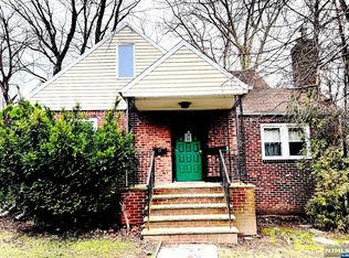 702 Suffern Rd, Teaneck, NJ 07666