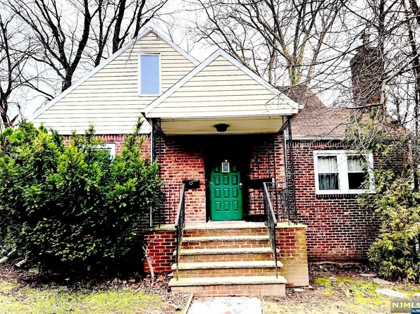 702 Suffern Rd, Teaneck, NJ 07666