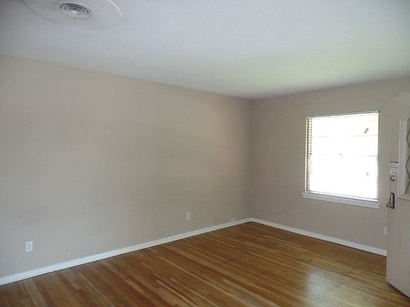 3rd image of 1915 Glenhaven St