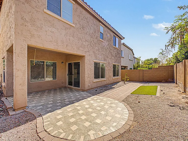 2048 W Monte Cristo Ave — Photo 38