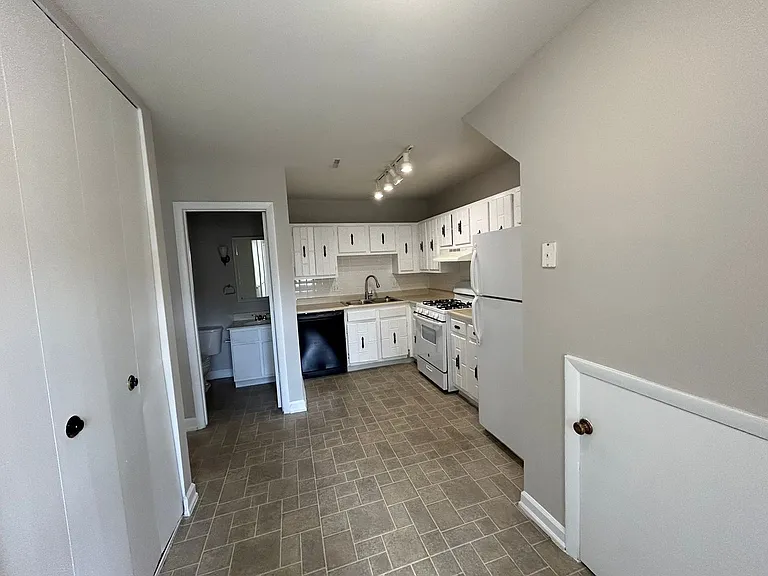Candlelite Apartments — Photo 88