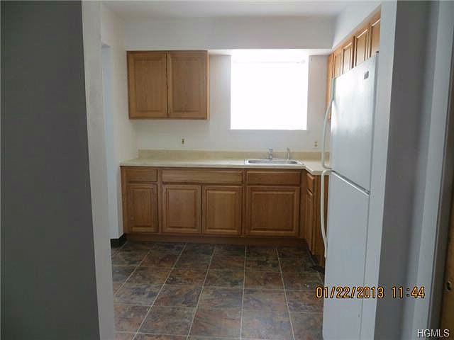 1st image of 41 Oak St APT 6