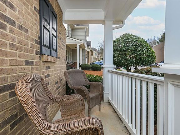 3rd image of 126 Oakview Psge