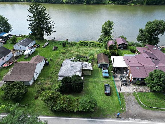 3rd image of 676 Fort Martin Rd