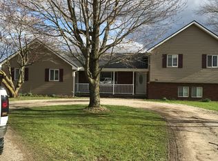 29 Crestview Ct, Fisher, IL 61843