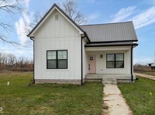 706 S Main St, Whitestown, IN 46075