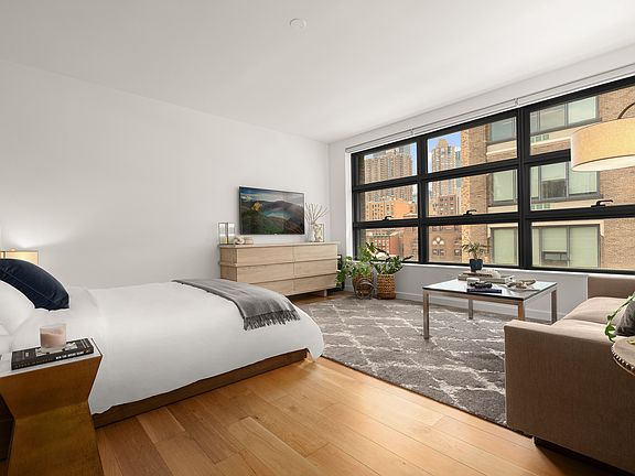3rd image of 547 W 47th St Room 711