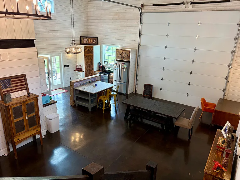 4221 Fairview Rd — Photo 3