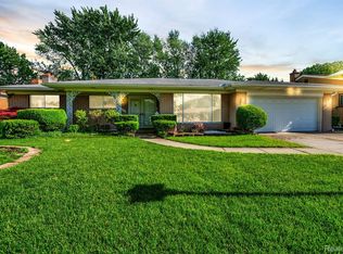 11150 Hanover Dr, Warren, MI 48093