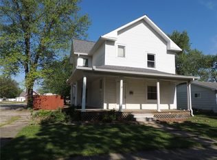 401 S 3rd St, Altamont, IL 62411