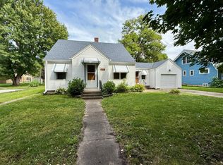 705 N Carver St, Winthrop, MN 55396