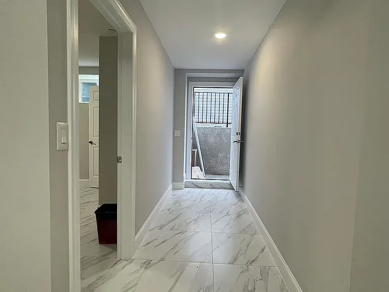 183 Mac Gregor St #1 — Photo 10