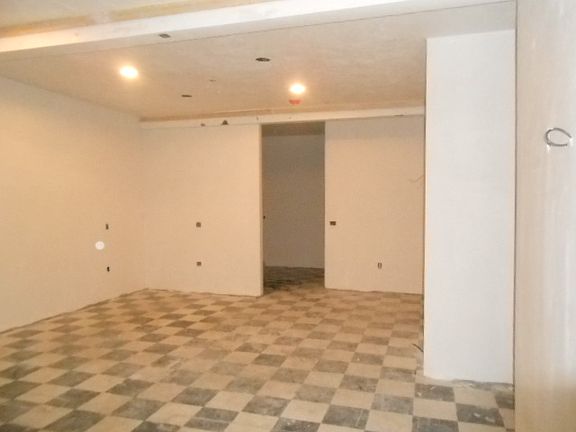 Interior walking in through front door