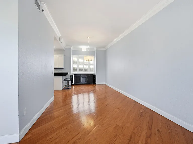 542 NE 7th Ave #2 — Photo 8