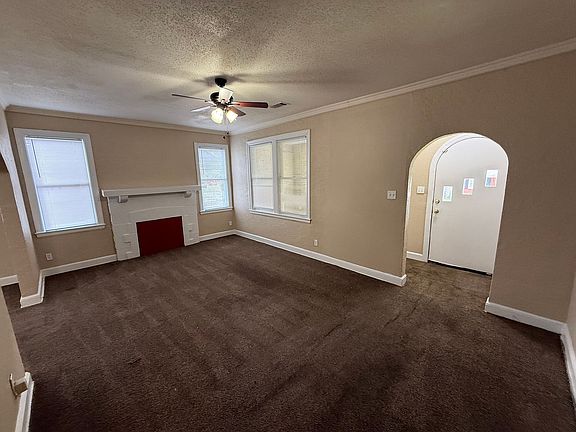3rd image of 943 Biggs St