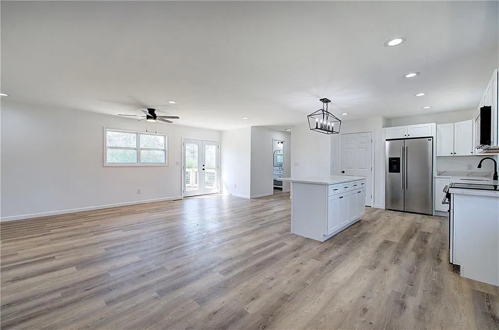 3 bed, 2.0 bath, 1872 sqft, $2,400 — Photo 4