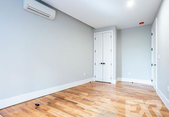 5th image of 246 Sullivan Pl #B7