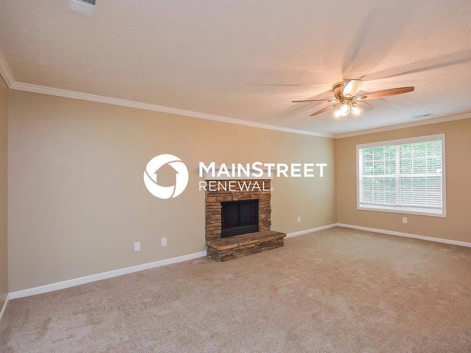 2061 Bay Ct — Photo 2