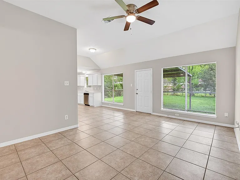 7429 Elbridge Ln — Photo 8