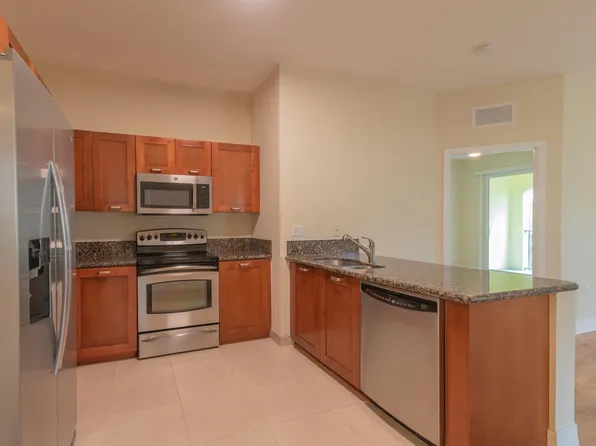 51 SE Sedona Cir APT 203, Stuart, FL 34994