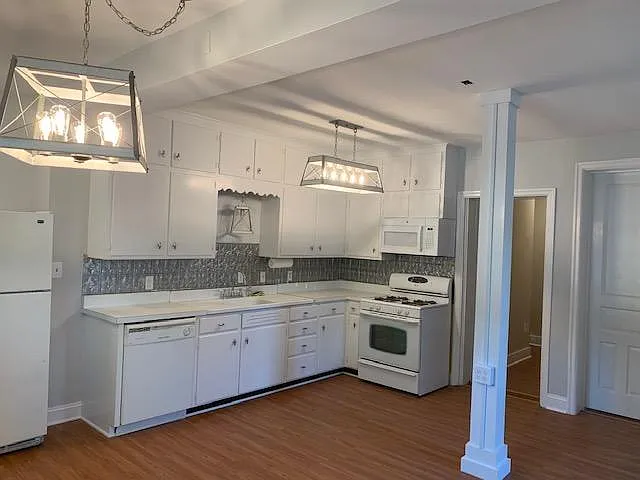 Large eat in kitchen - 260 W Pomfret St #1
