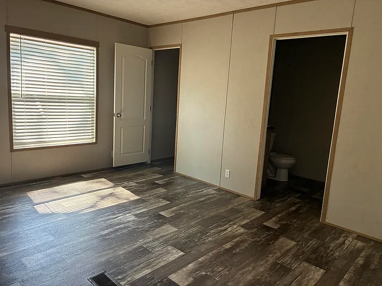 136 Ash St — Photo 5