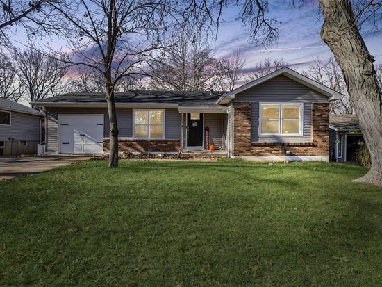 701 Millwood Dr, Saint Peters, MO 63376