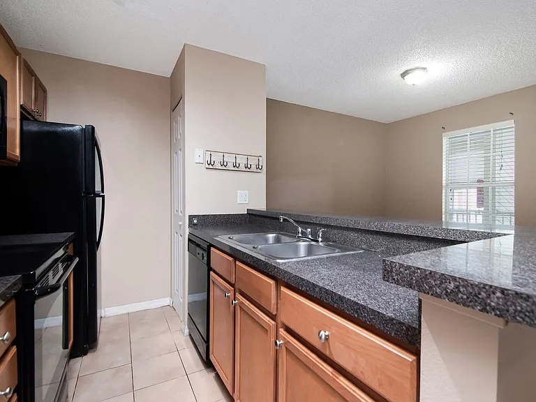 214 Lake Parsons Grn #201 — Photo 8