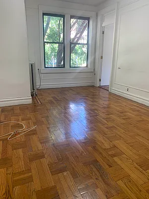 Rented by M.Grossman R.E. Management | media 9
