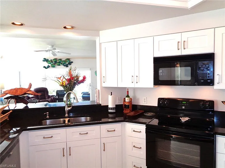 6260 Bellerive Ave #4 — Photo 19