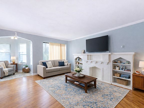 3rd image of 7628 S Essex Ave #1N