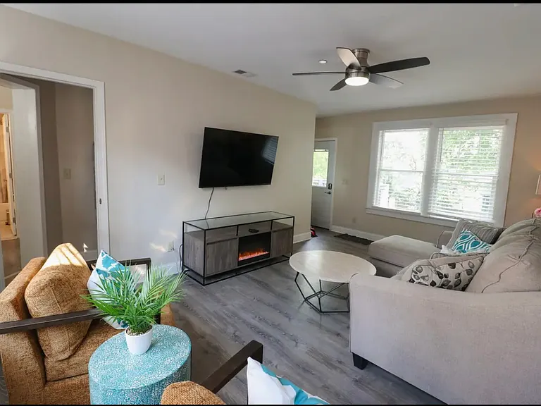 516 N Broadway #202 — Photo 10