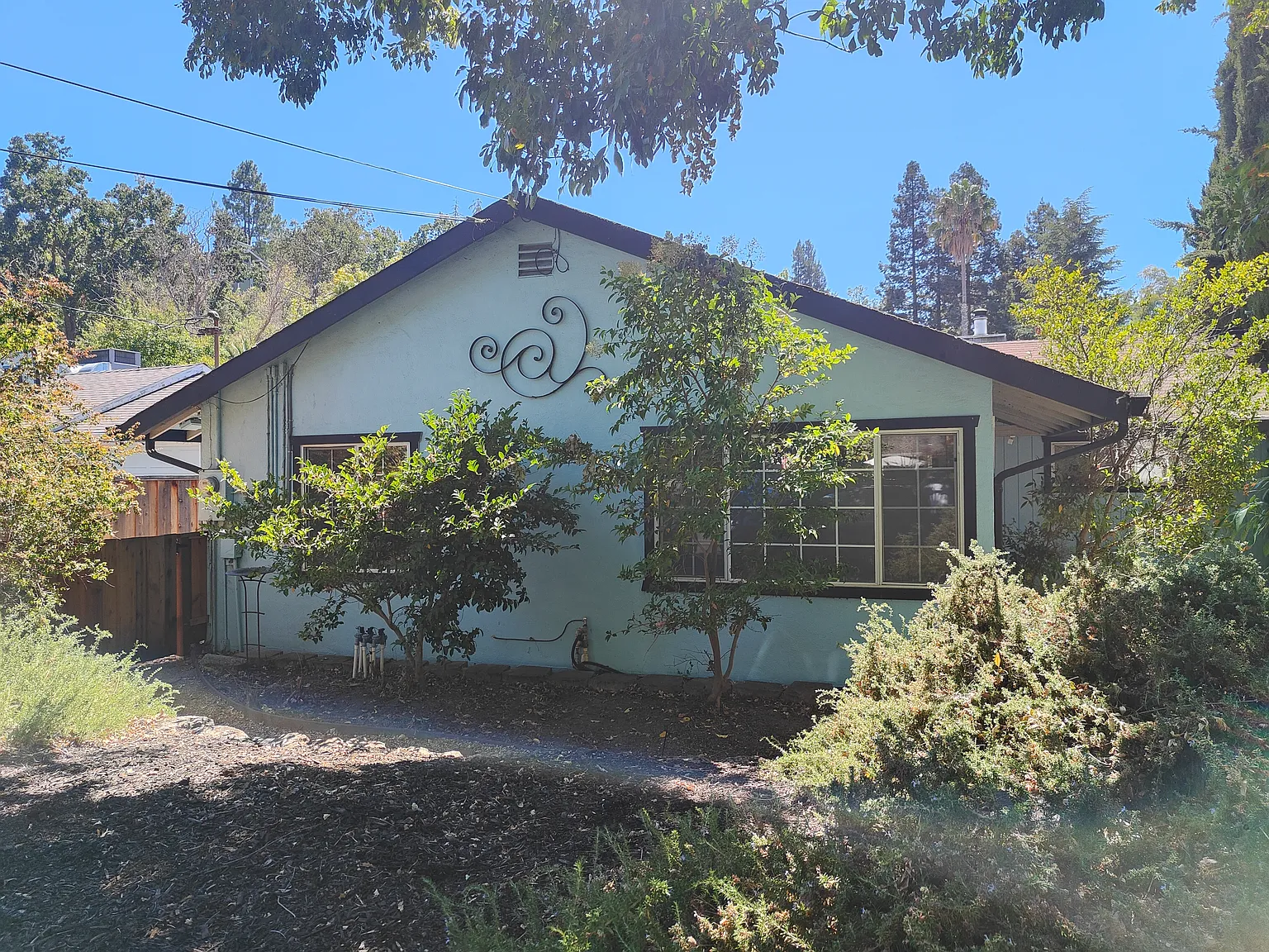 3 bed, 1026 sqft, $3,900 — Photo 3