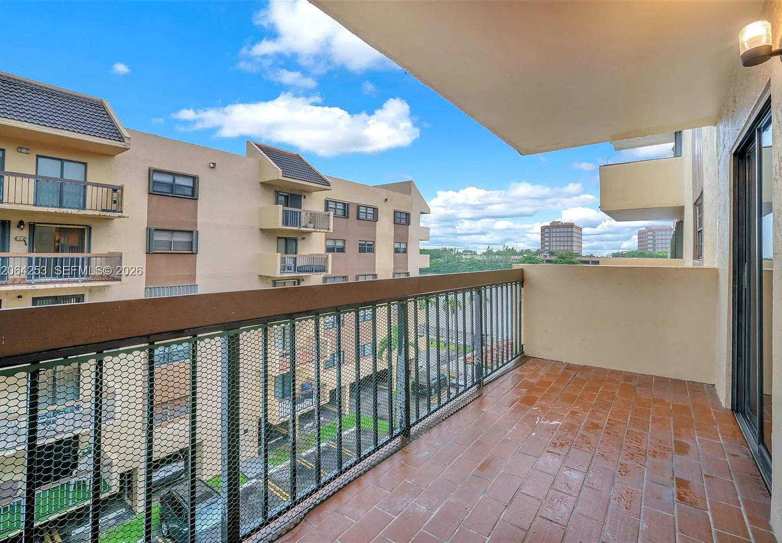 Aragon Towers Condo — Photo 1