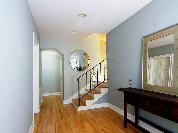 4th image of 220 Estado Way NE