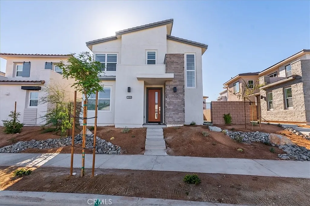 4 bed, 2365 sqft, $4,400 — Photo 2