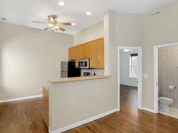 5th image of 2605 N Hamlin Ave #3
