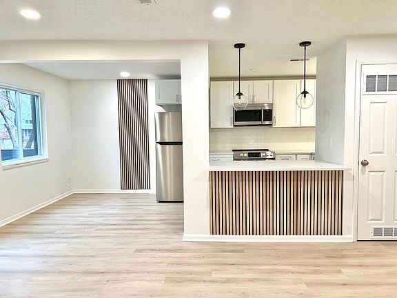 2nd image of 807 W 40th St APT 6