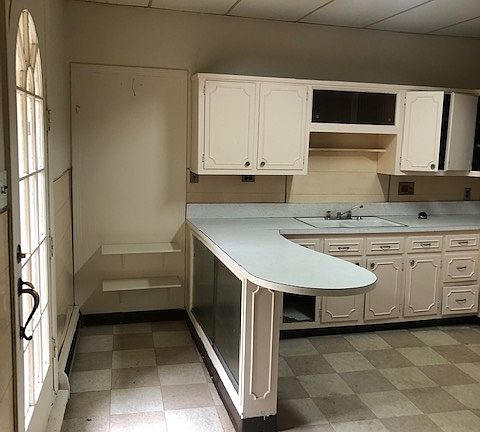 2nd image of 81 Vineyard Ave APT B