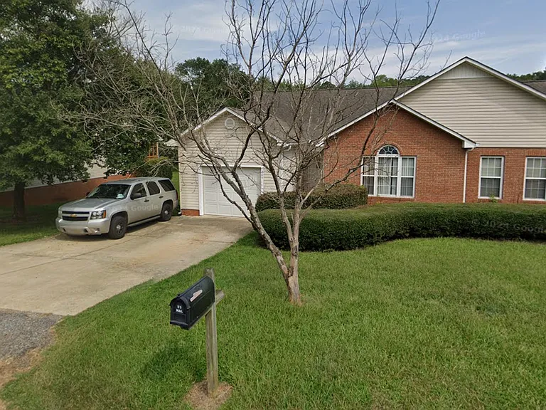 206 Olivarri Dr — Photo 2