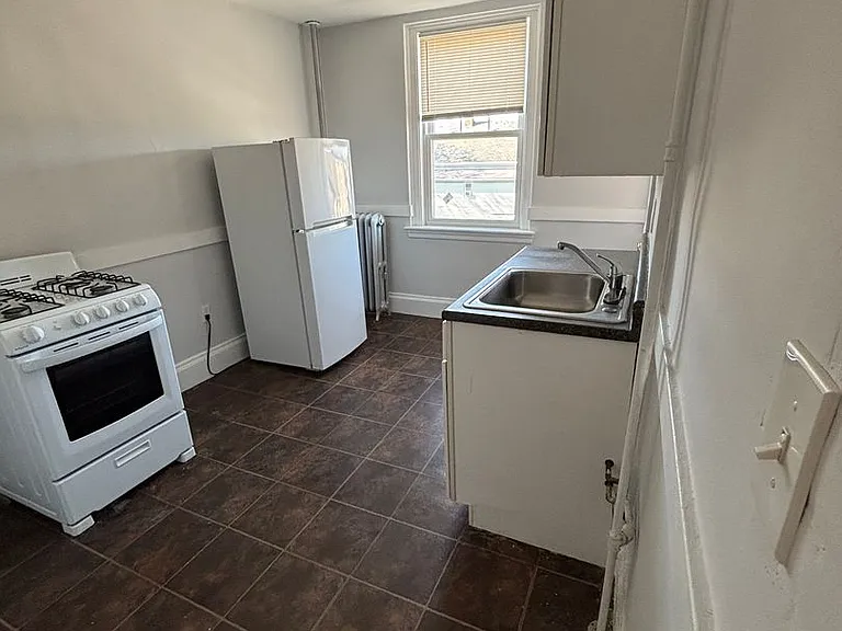 208 Main St. — Photo 37