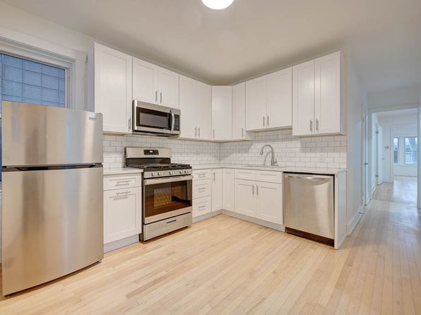 2060 N Leavitt St #1